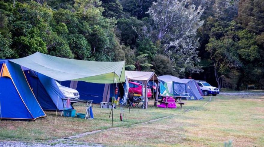 Mistletoe Bay Camping